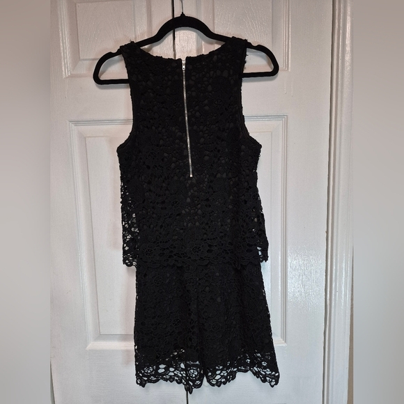 Windsor Elegant Black Floral Lace Dress - Picture 4 of 4